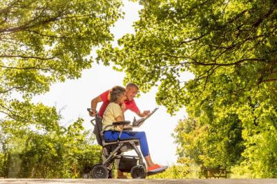 Faltbare Rollstühle für den Innen- und Außenbereich