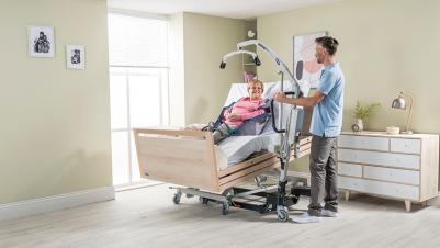 Patientenlifter Invacare Birdie EVO XPLUS Anwendungsbeispiel