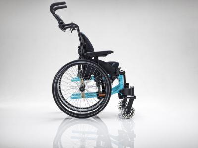 Kinder-Rollstuhl Invacare Action 3 Junior seitliche Ansicht