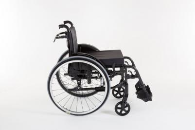Invacare Action XT seitliche Ansicht